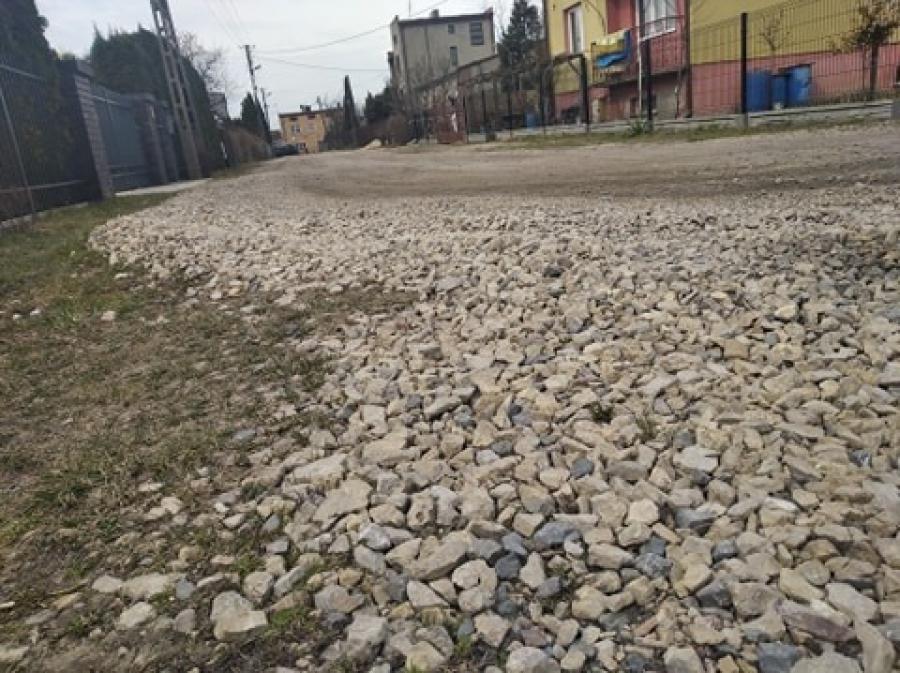 Zapomniana przez miasto Zakątna. A może po prostu: ulica Zapomniana?