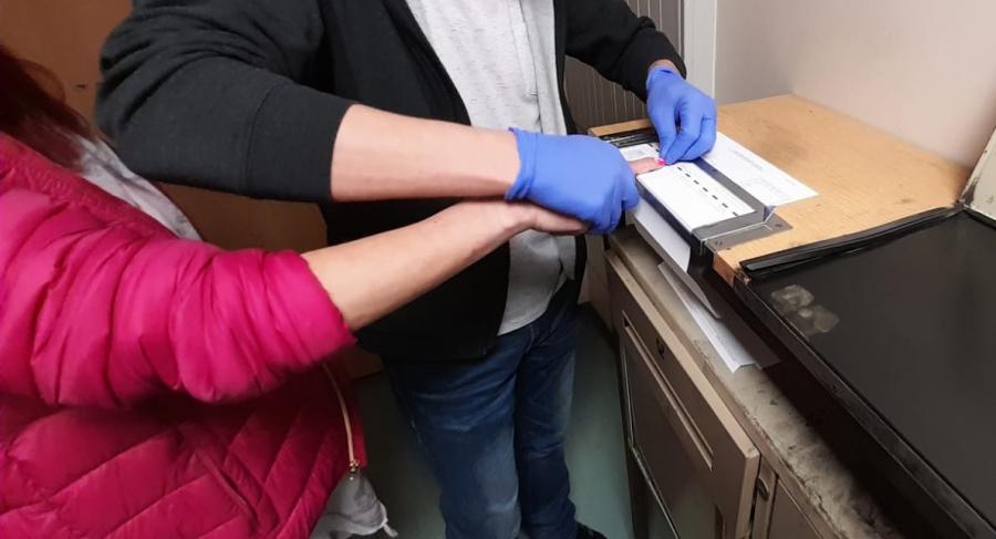 48-latka wraz z konkubentem okradali supermarket, w którym pracowała