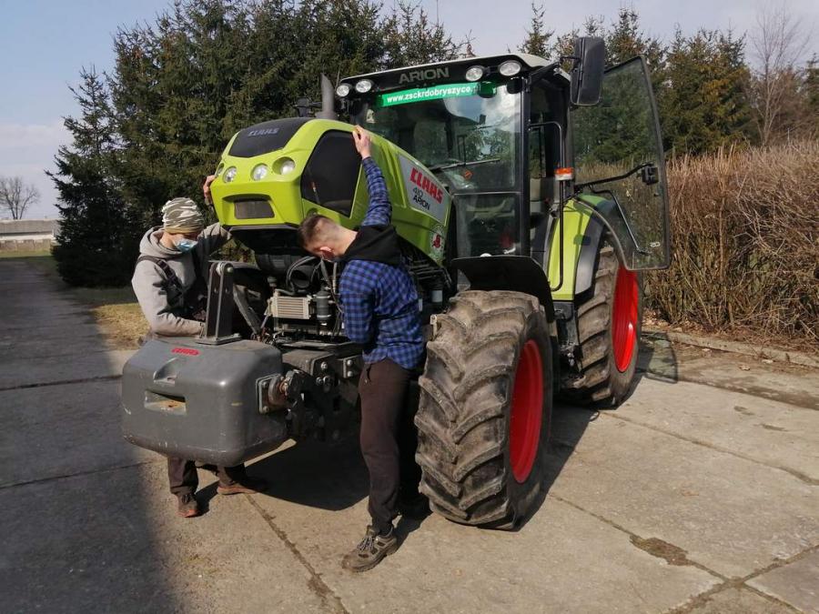 ZSCKR w Dobryszycach: szkoła doposażona w profesjonalny sprzęt i oprogramowanie