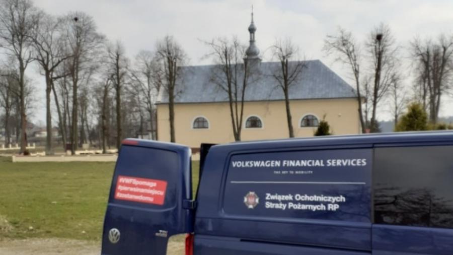 10 tys. maseczek trafiło dzięki strażakom do 10 parafii w gminie Przedbórz