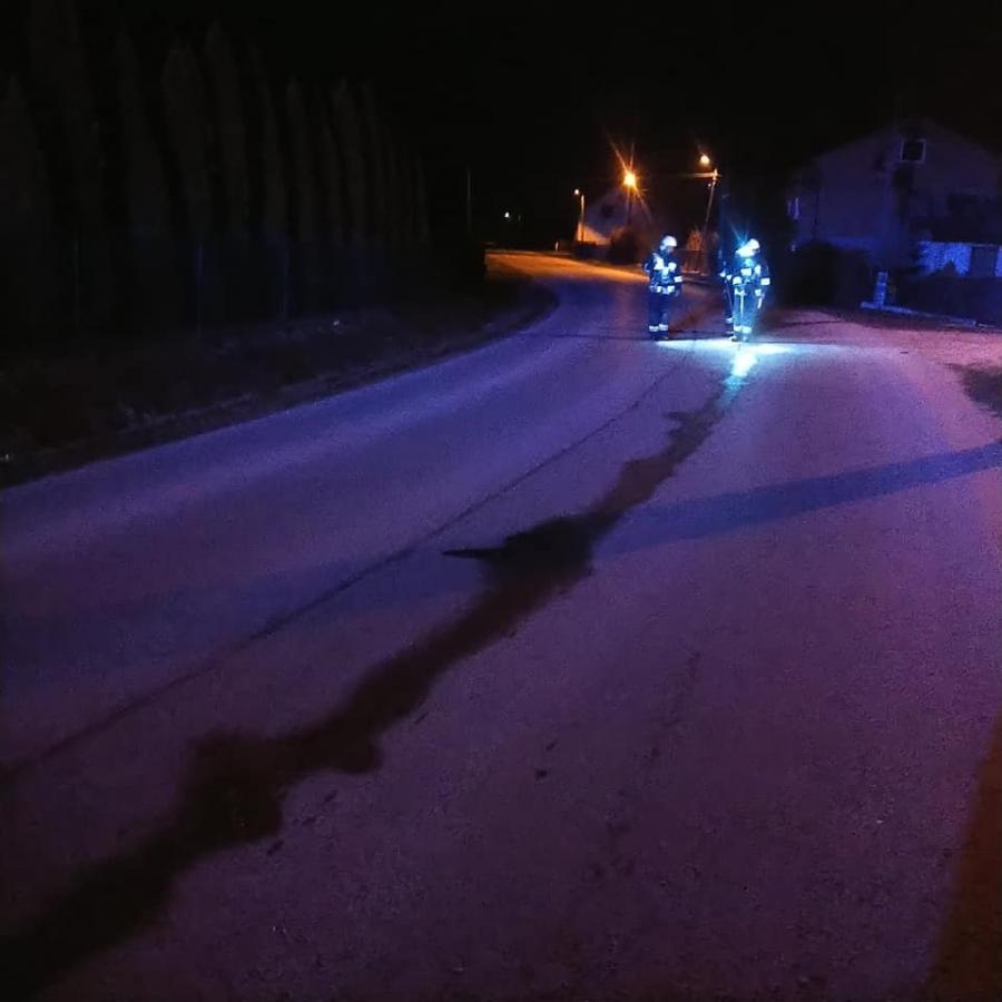 Plama oleju na zakręcie. To bardzo niebezpieczne dla kierowców