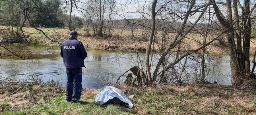 Wędkarz znalazł zwłoki kobiety w rzece. To 51-letnia mieszkanka Przedborza