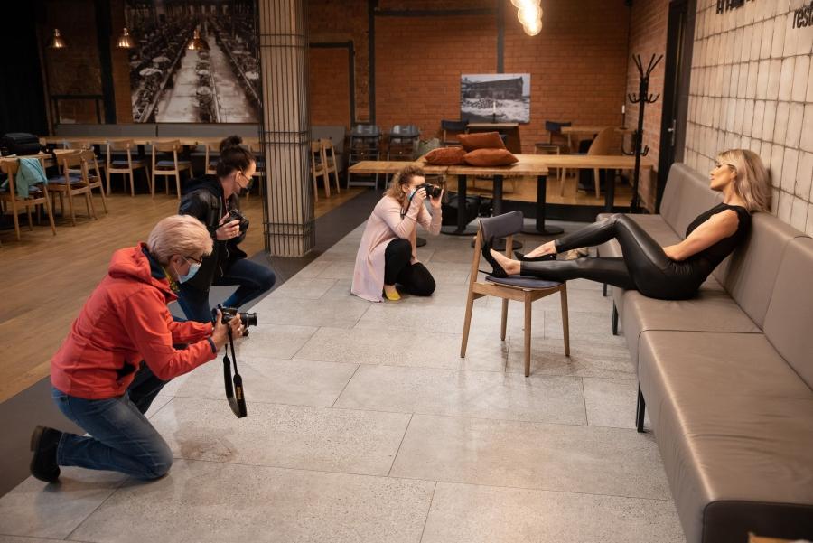 Fundacja foto Pozytyw: warsztaty z modelką w restauracji Metalurgia