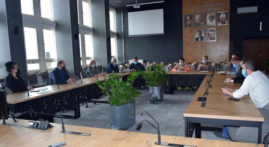 „Radomsko bez smogu” - prezydent chce 60, KO 70, a RAS 90 proc. Nie ma porozumienia