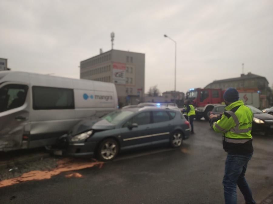Wypadek na rondzie przy Przedborskiej spowodował pijany 38-latek