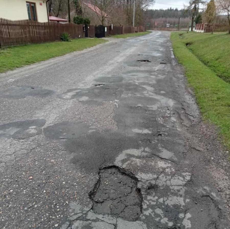 Mieszkańcy wsi Kajetanów będą mieli asfalt bez dziur. Jeszcze w tym tygodniu