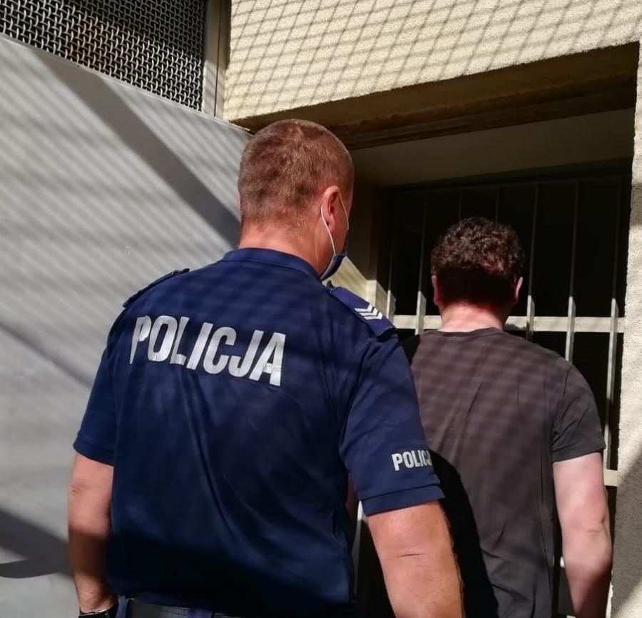 24-latek miał 8 gramów metamfetaminy. Wpadł, bo zignorował znak zakazu