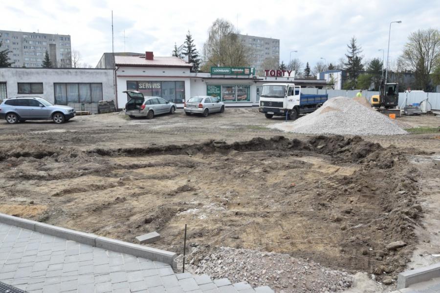 Parking już jest. Teraz trwa budowa skweru przy ulicy Piastowskiej