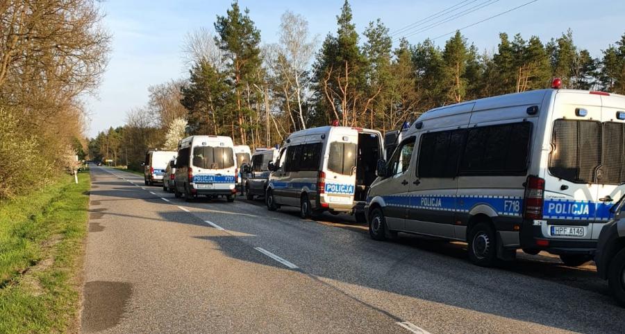 Kilkudziesięciu strażaków, 120 policjantów i śmigłowiec. Poszukiwania 47-latka
