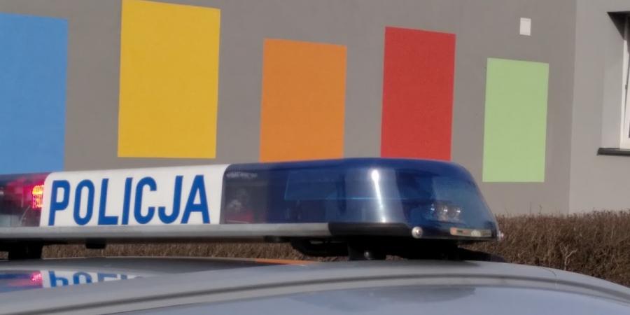 Pijany, bez prawa jazdy, po dachowaniu: miał pecha. O pomoc poprosił policjanta