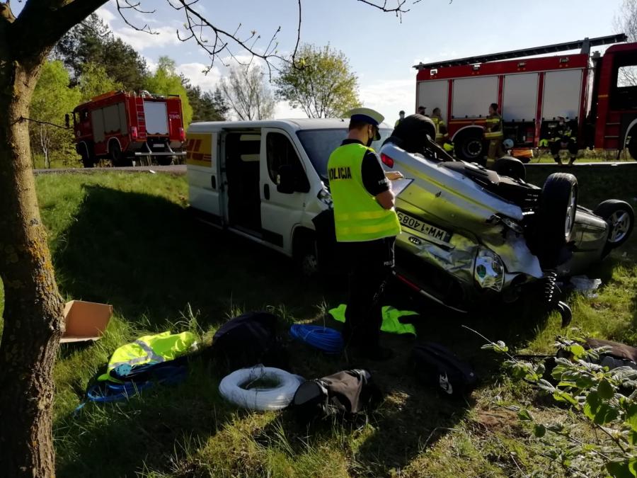 Zderzenie busa z autem osobowym. Cztery osoby odwieziono do szpitala