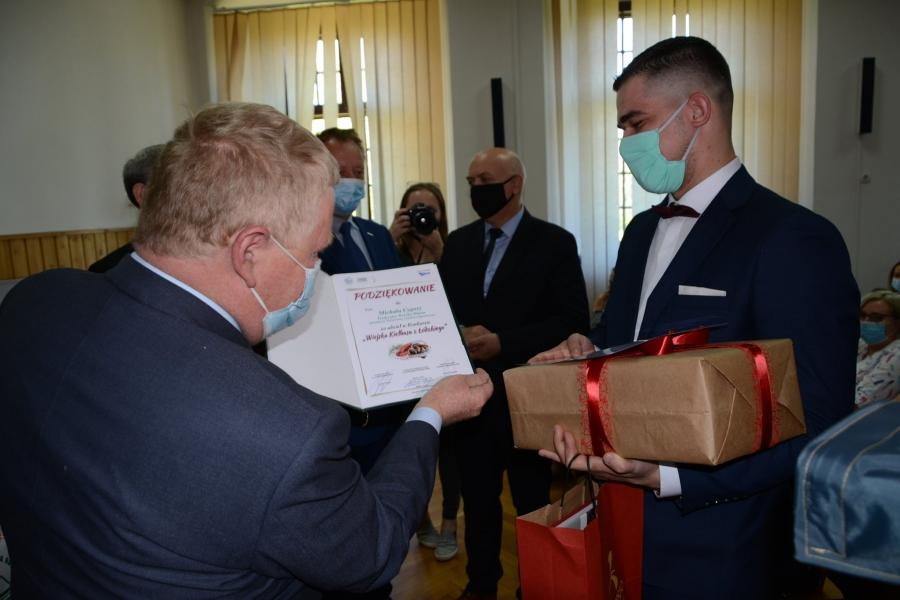 Radomszczanin Michał Cygora wytwarza pyszną kiełbasę. Z certyfikatem