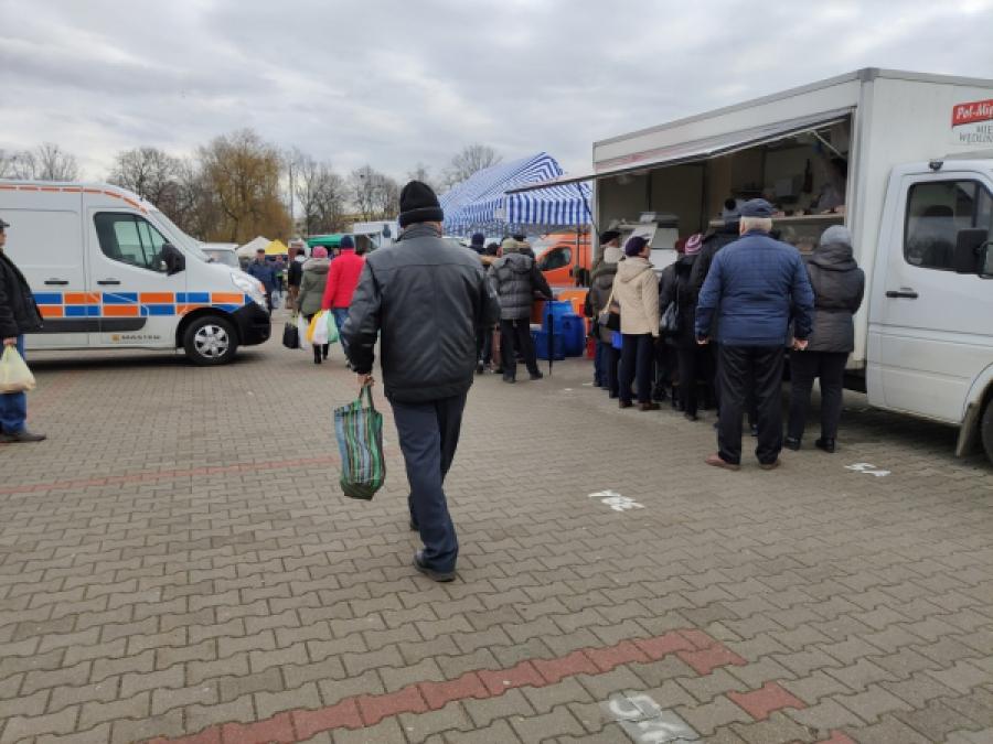 Od dziś bez maseczek na świeżym powietrzu. Otwarte ogródki restauracyjne
