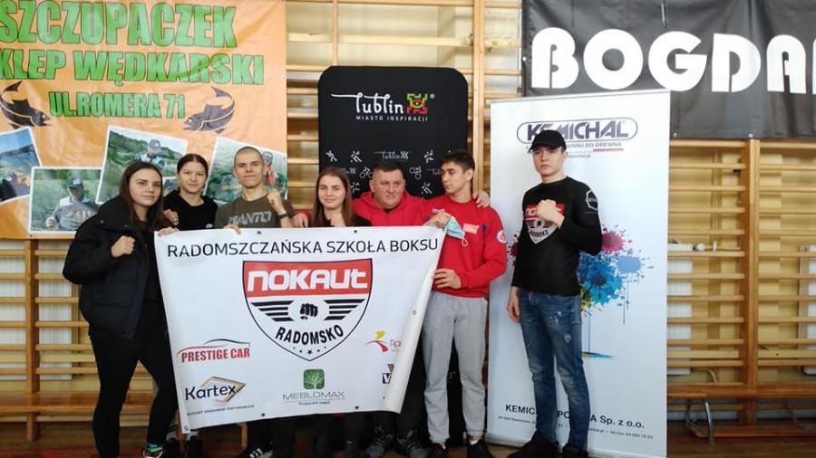 Zawodnicy klubu Nokaut Radomsko trenują przed olimpiadą. I uczą harcerki