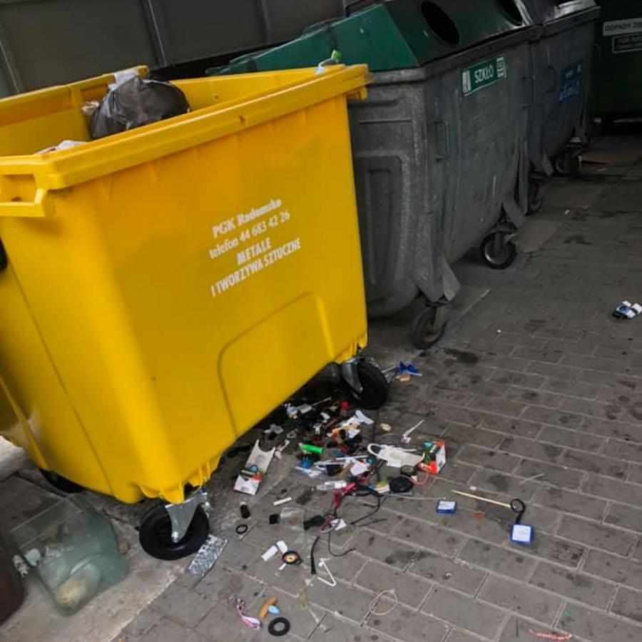 Tak wyglądają śmietniki na jednym z radomszczańskich osiedli