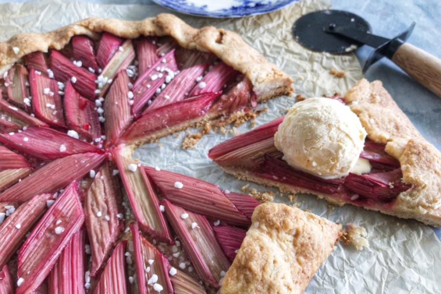 Przepisy Kasi Nowickiej [PlateByKate.com] Galette z rabarbarem
