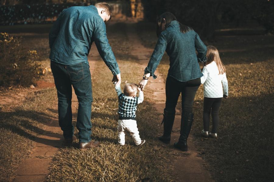 W zastępstwie mamy i taty. Słyszą: Co, kasy wam potrzeba? Rzadziej: Podziwiam was