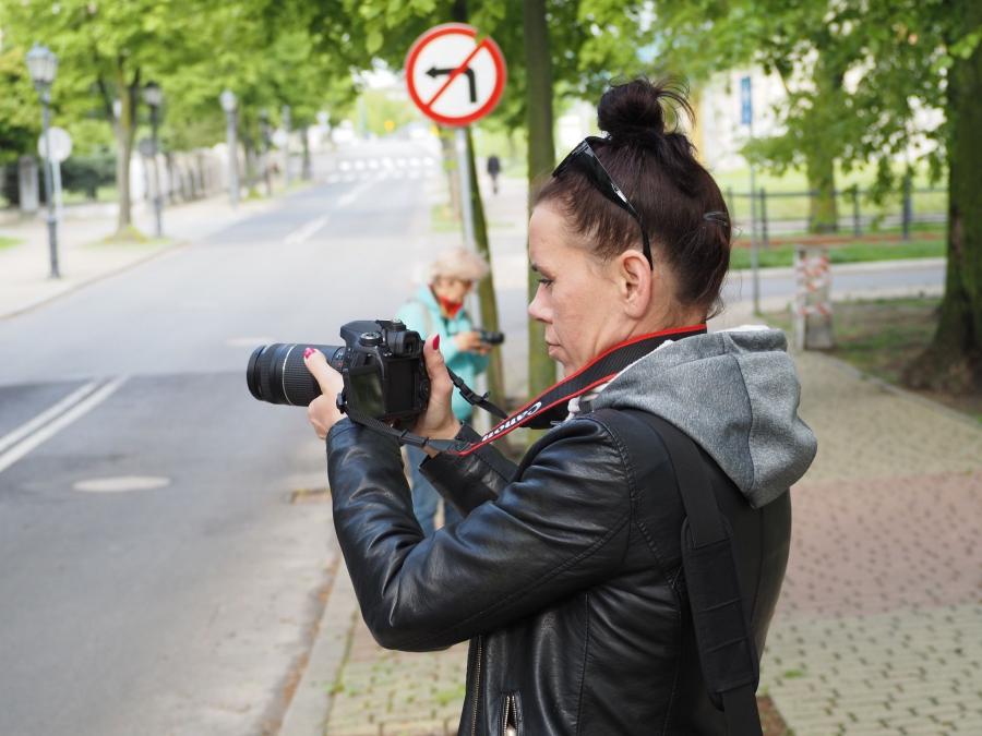 „Miejskie kontrasty”, czyli fotograficzne warsztaty fundacji Foto Pozytyw w Piotrkowie