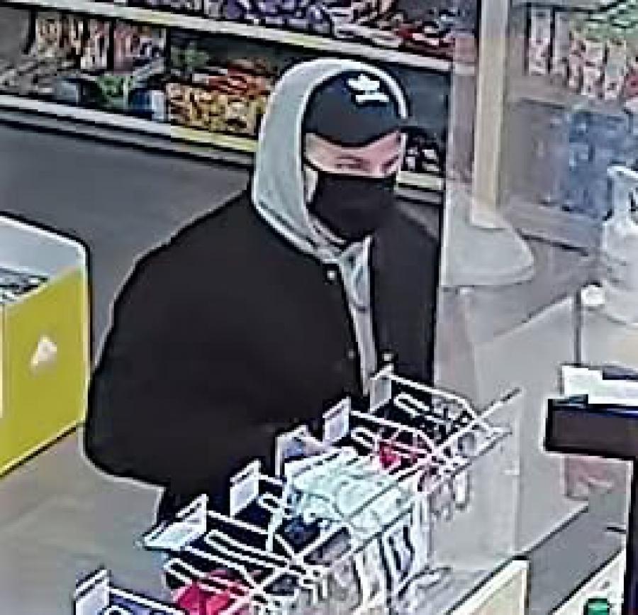 Policja poszukuje sprawcy rozboju. Rozpoznajesz go? Zadzwoń