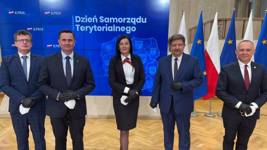 Beata Pokora odebrała od premiera Odznakę Honorową za Zasługi dla Samorządu
