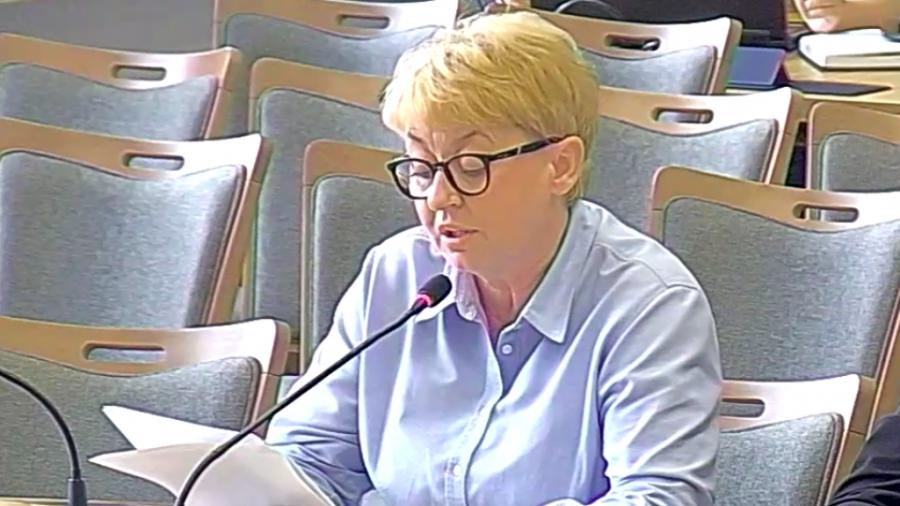 Wioletta Pal przeczytała na sesji opinię prawną w sprawie zakupu węgla przez PGK, której 