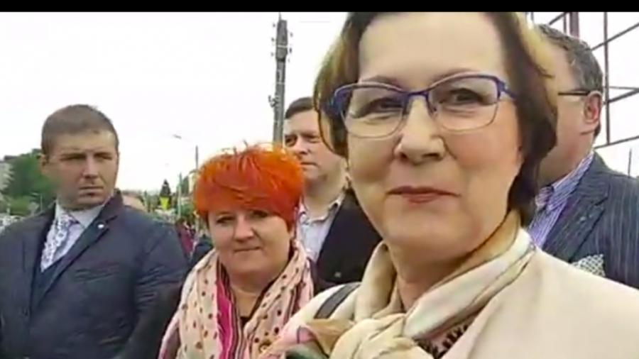 Niedzielna konferencja PiS na targu w Radomsku w sprawie Polskiego Ładu