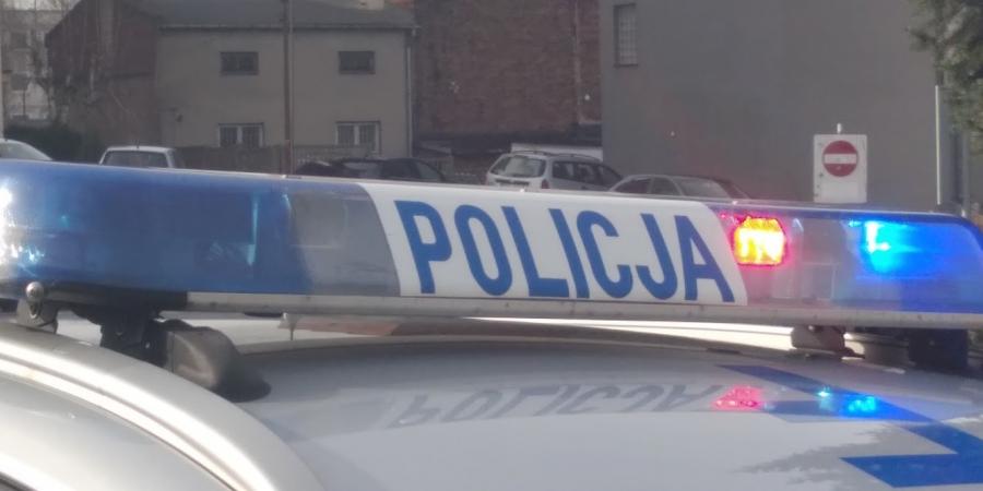 Policja poszukuje sprawcy potrącenia pieszego. Kierowca odjechał