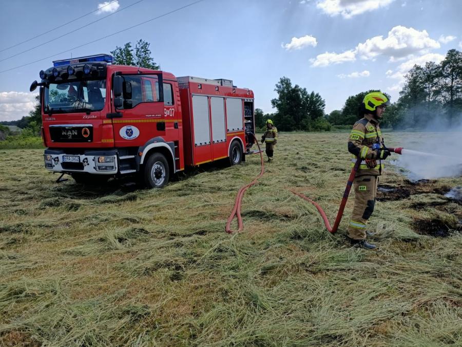 Pożar w Danielowie. Dzisiaj, we wtorek, strażacy gasili suche siano