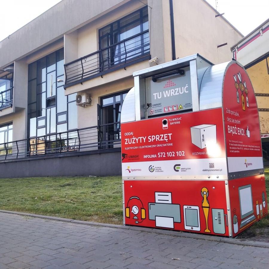 Nowoczesne kontenery na elektrośmieci stanęły w 5 miejscach w Radomsku