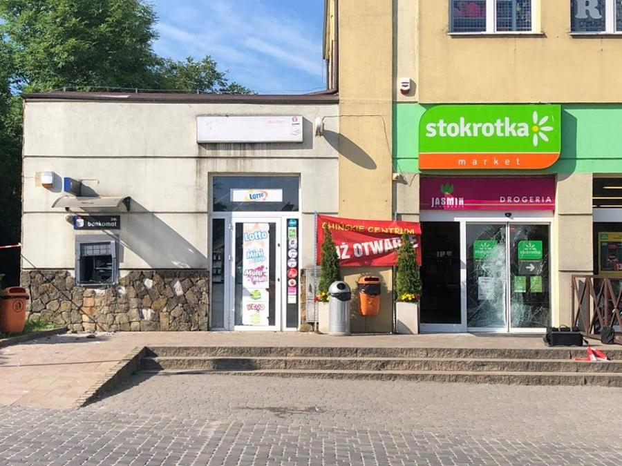 W Przedborzu ktoś wysadził bankomat w powietrze. Nie wiadomo, kto i za ile