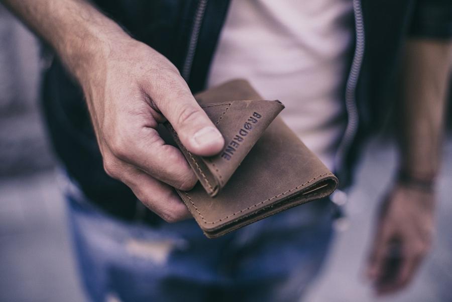 Portfel z ochroną RFID: gadżet czy niezbędnik w męskiej kieszeni?