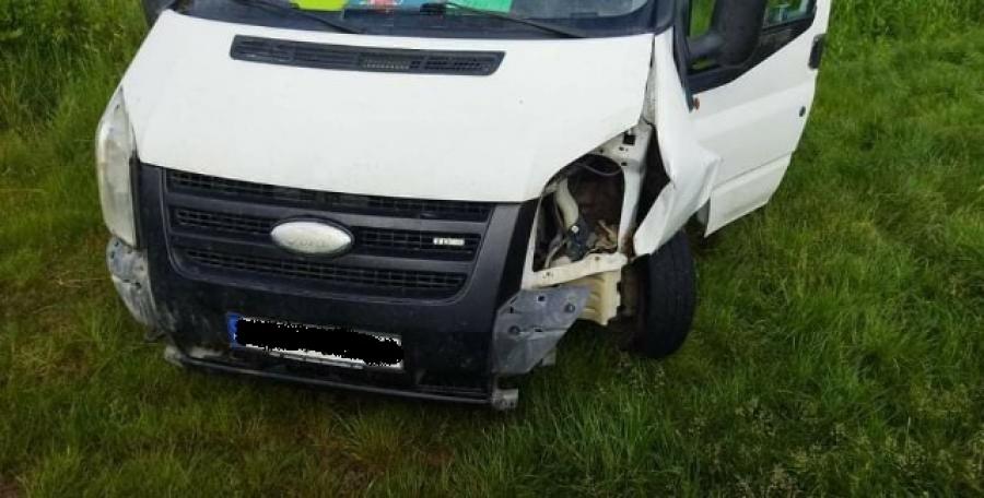 32-latek „pożyczył” samochód szefa. Wziął go na chwilę, ale uszkodził busa