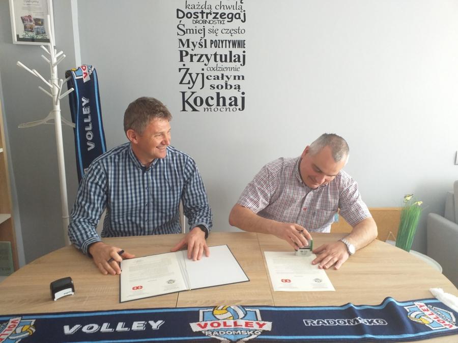 MET-PRIM Volley Radomsko objął sportowym patronatem 