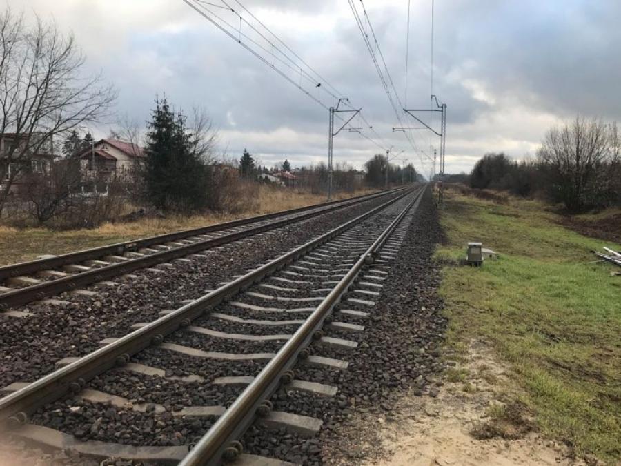 30-latek stanął na torach. Chciał popełnić samobójstwo. W ostatniej chwili zrobił krok w bok