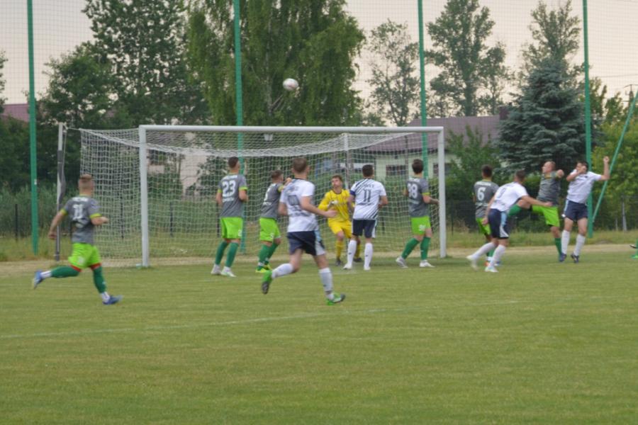 [Piłka nożna] Derby dla Świtu Kamieńsk. Jest szansa dla młodzieży z Bełchatowa