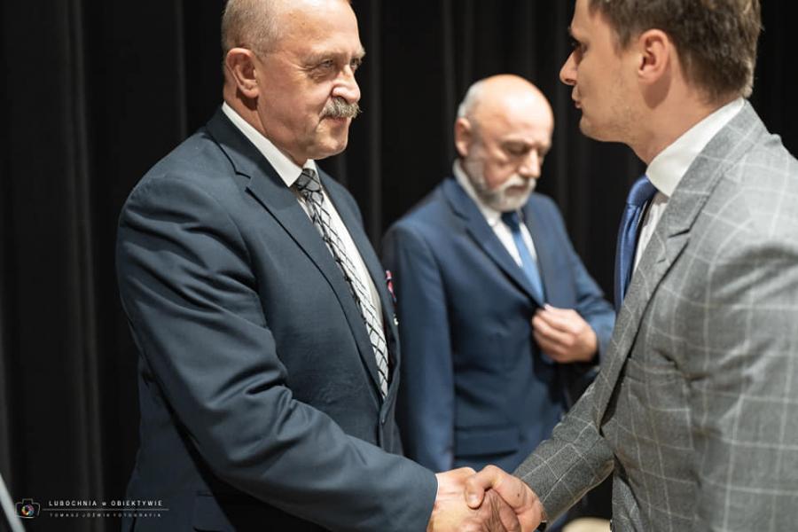 Piotr Kagankiewicz, dyrektor szpitala, z odznaczeniem państwowym od Prezydenta RP