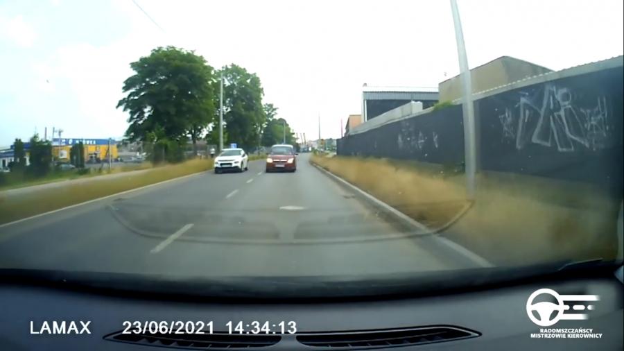[WIDEO] Ulica św. Rozalii. jest tak szeroko, że dlaczego nie pojechać na czołówkę?