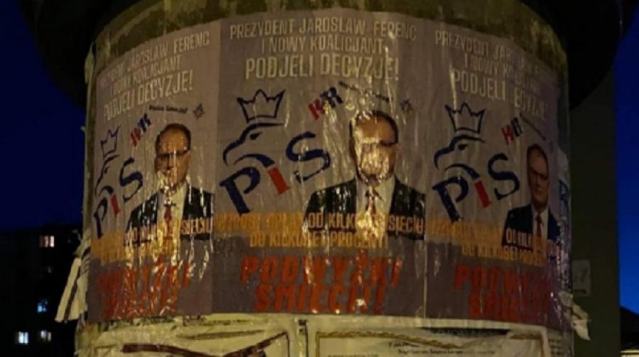 Plakaty z prezydentem i logo PiS na słupach . „To oni podjęli decyzję o podwyżkach
