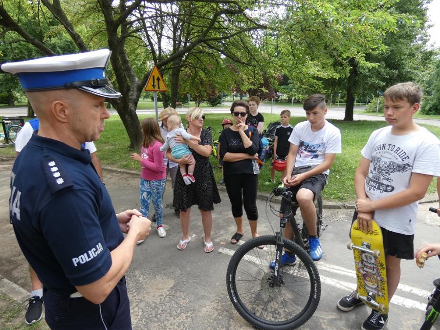 Spotkanie przy pumptrucku. Policjanci mówili o bezpieczeństwie