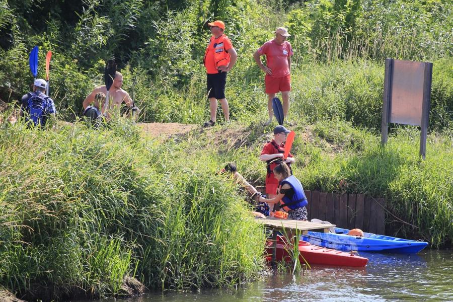 Piknik Rodzinny „Pomaluj Nasz Świat” zaczął się od spływu kajakami