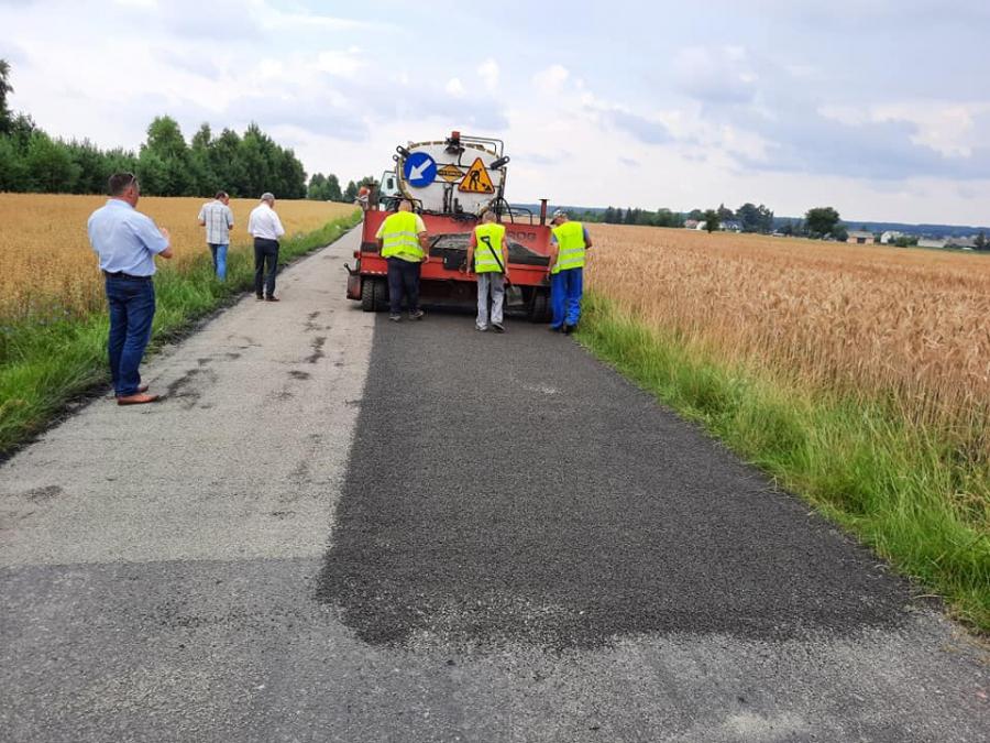 Jak drogi robią sąsiedzi? To sprawdzili samorządowcy i pracownik starostwa