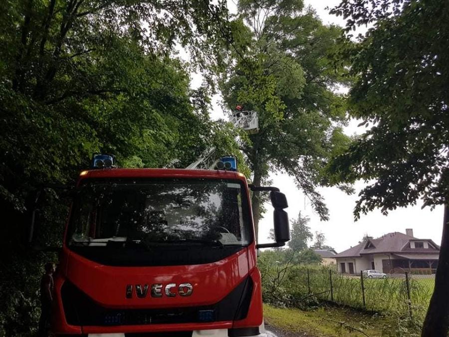 Wyjazdy strażaków dzień po burzy. Na dzisiaj synoptycy też je zapowiadają