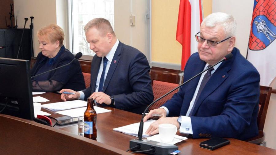 Radny Wojciech Ślusarczyk po naszej publikacji pyta władze powiatu, co ze szczepieniami