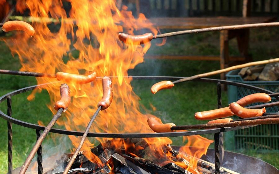 Pod kanapą, na kanapie, wszędzie szukam parskam sapię. Czyli sprzątam
