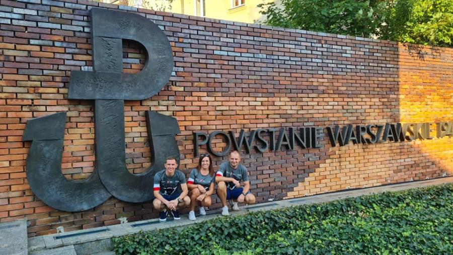 Trójka biegaczy z Aktywnych Kamieńsk w 30. Biegu Powstania Warszawskiego