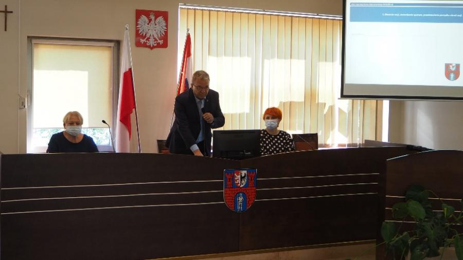 Sesja rady powiatu. Było przede wszystkim o drogach i remontach