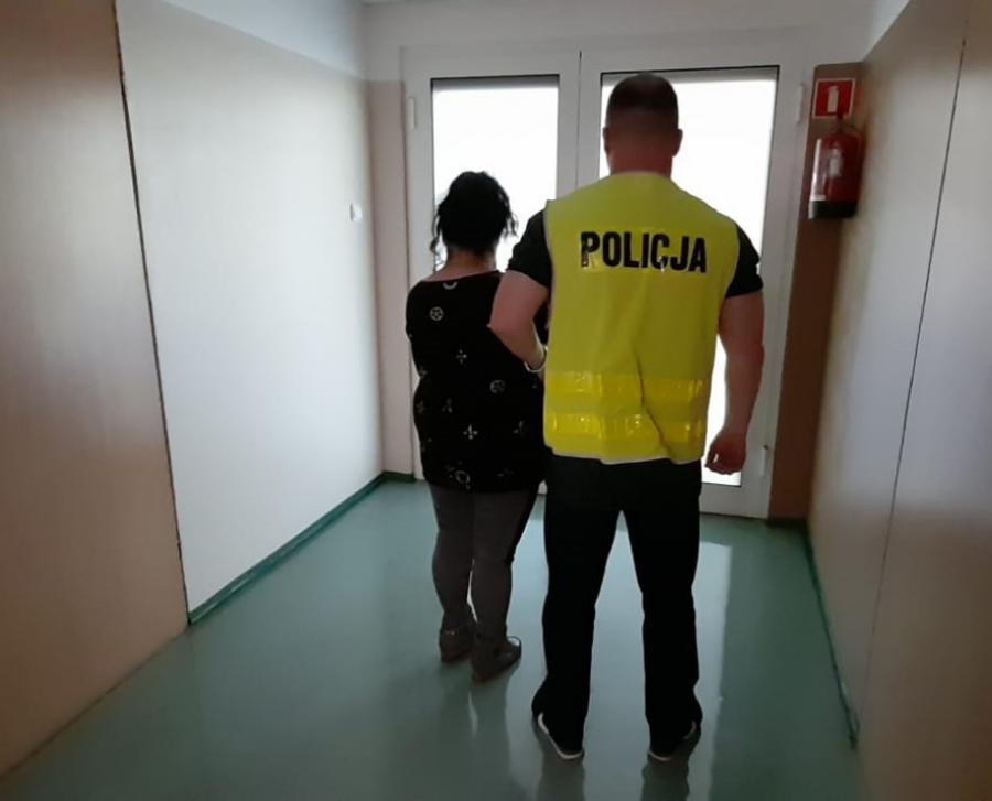 36-latka ze swoim partnerem chcieli okraść kontener przy jednym z dyskontów