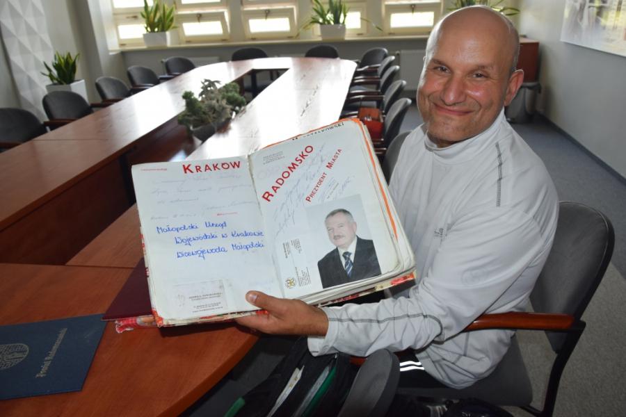 Tomasz Pawłowski odwiedził już 481 prezydentów. W Radomsku był po raz czwarty