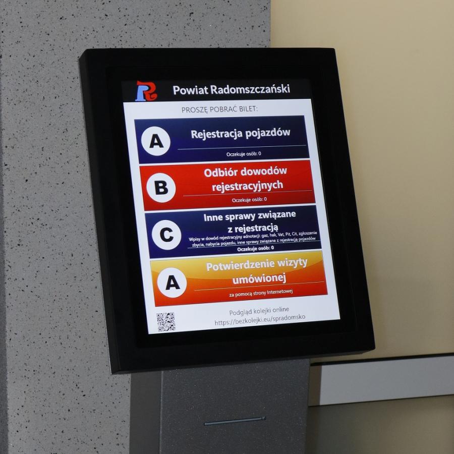 Od poniedziałku kolejka do rejestracji samochodu z biletem w ręku