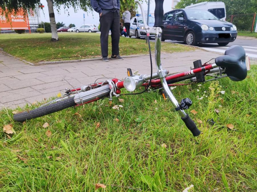 Kolizja samochodu i rowerzystki przy ulicy Armii Krajowej